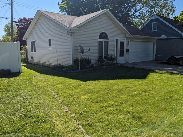 1130 Jefferson St, Lapeer, MI 48446