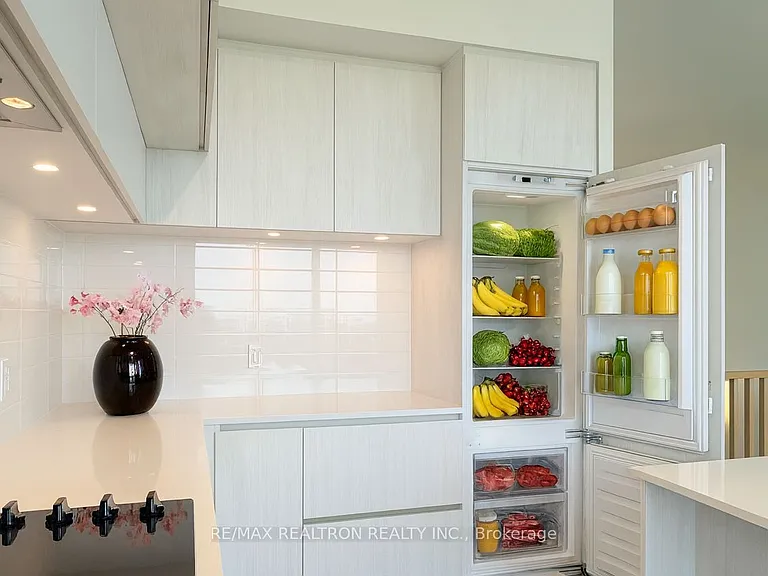 6 David Eyer Rd #Penthouse 915 — Photo 9
