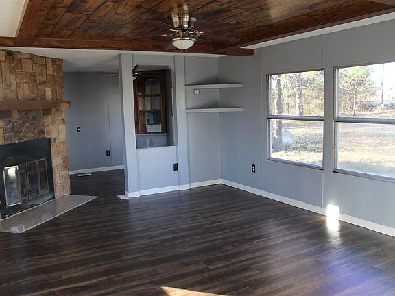 4th image of 315 Clarence Ct