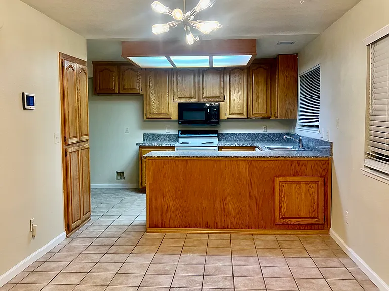 8149 Glen Alta Way — Photo 2