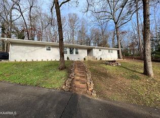 24 Westover Dr, Oak Ridge, TN 37830