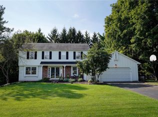 5 Hadley Dr, Fairport, NY 14450