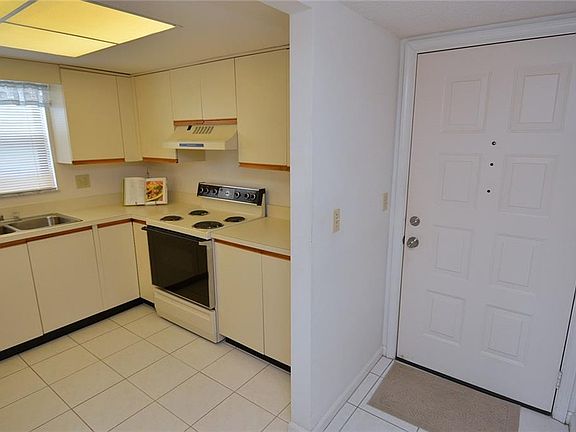 4th image of 420 SW South River Dr APT 106