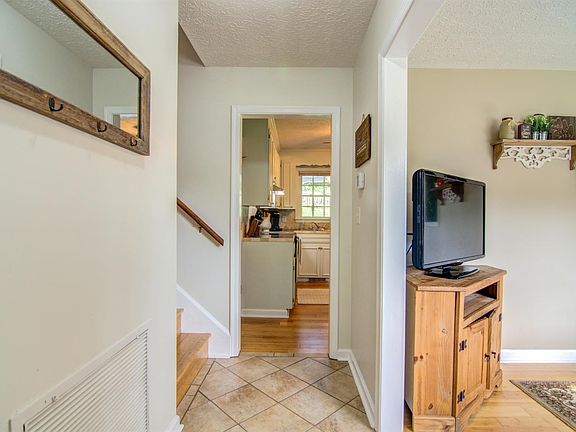 3rd image of 85 Laurel Ln