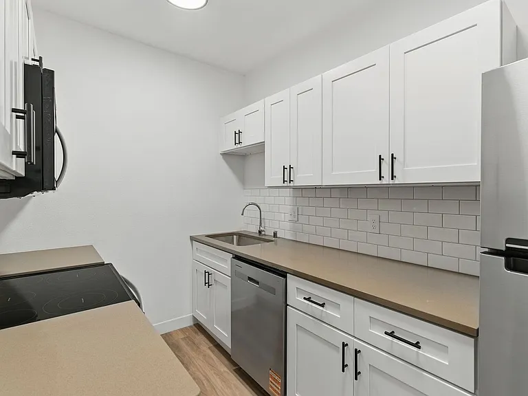 Cambridge Court Apartments — Photo 50