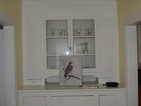 5th image of 404 Turner St