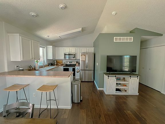 5th image of 220 Lencester Ave