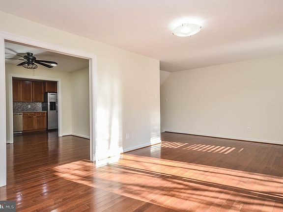 3rd image of 8303 Highcliffe Ct