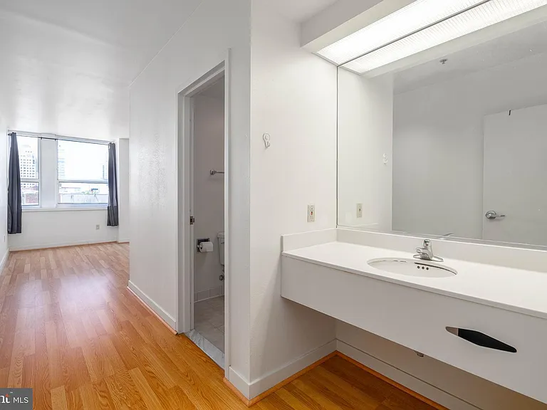 1100 Vine St #415 — Photo 8