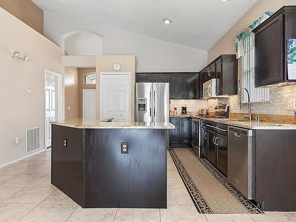 5th image of 14022 Martinique Isle Dr