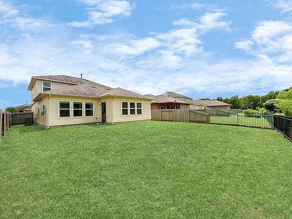 3rd image of 4919 Fairwater Ct