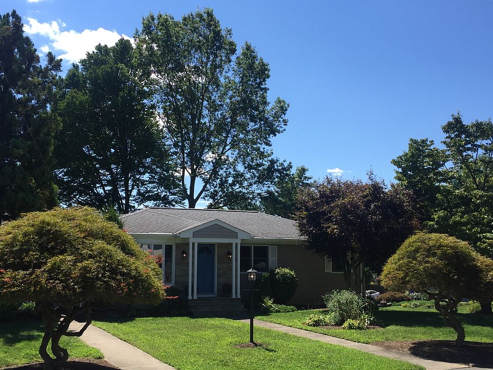 2nd image of 11 John F Kennedy Cir