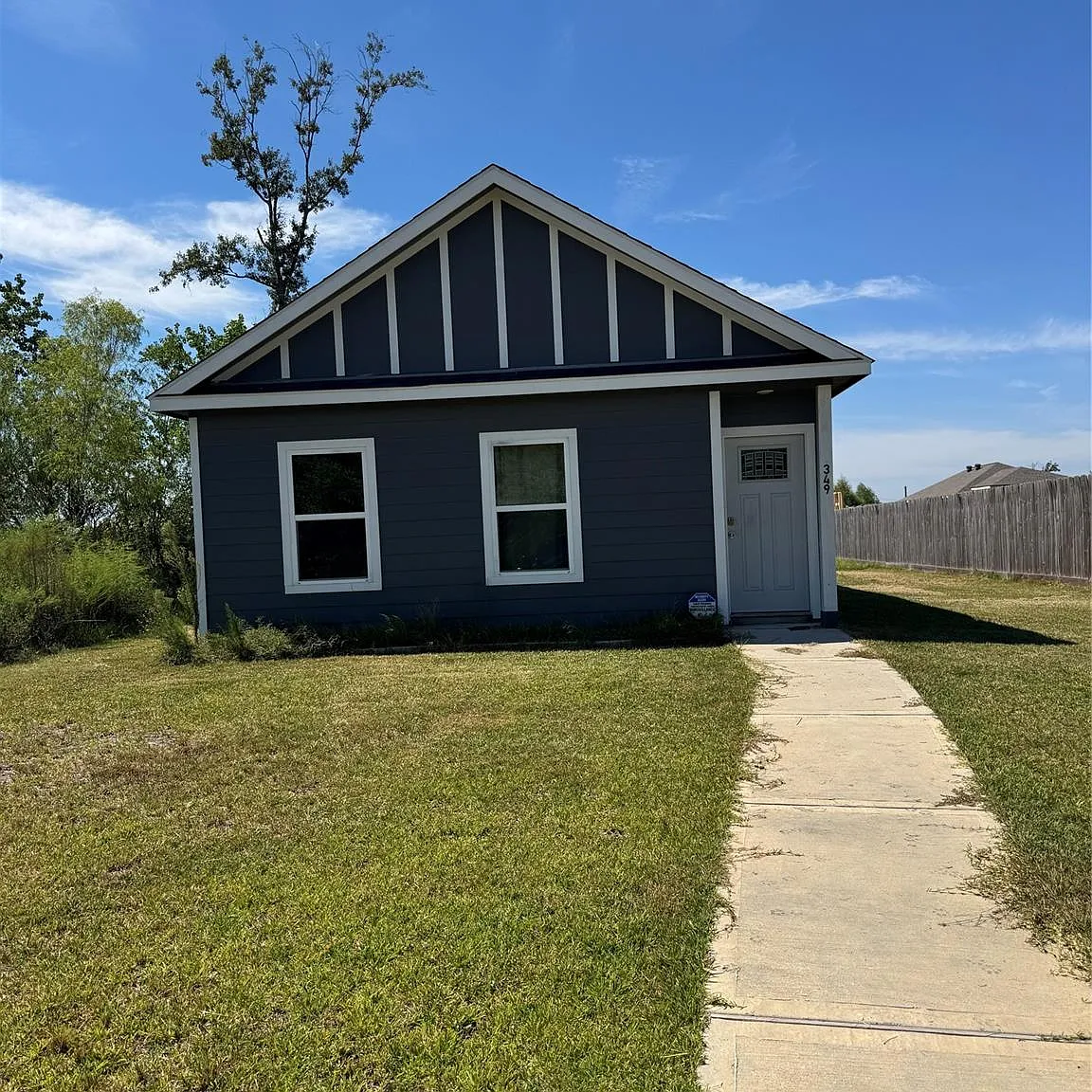3 bed, 2.0 bath, 1080 sqft, $1,400 — Photo 1
