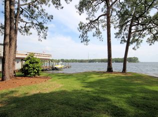 2418 Edgewater Dr, Niceville, FL 32578