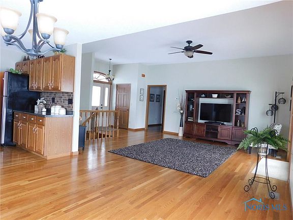 5th image of 240 Seneca Dr