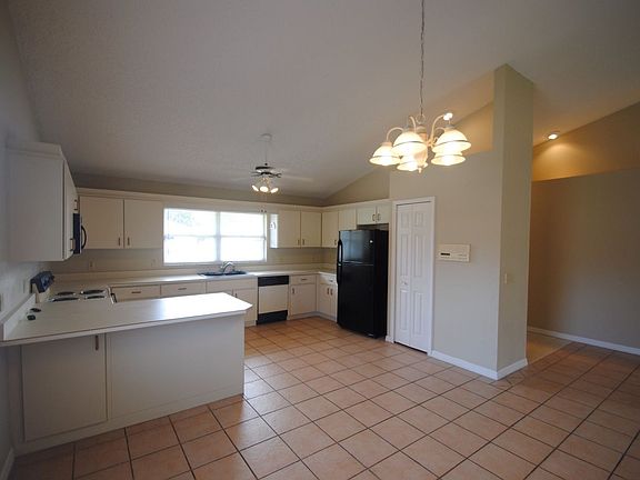 2nd image of 1420 Golf Ave