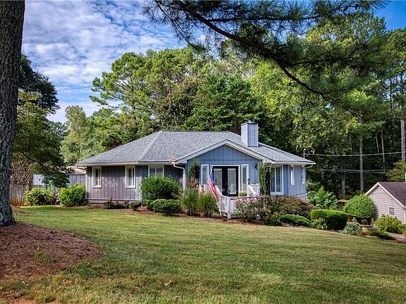 2nd image of 490 Buckingham Cir