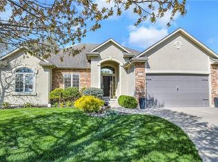 1608 NW Hedgewood Dr, Grain Valley, MO 64029