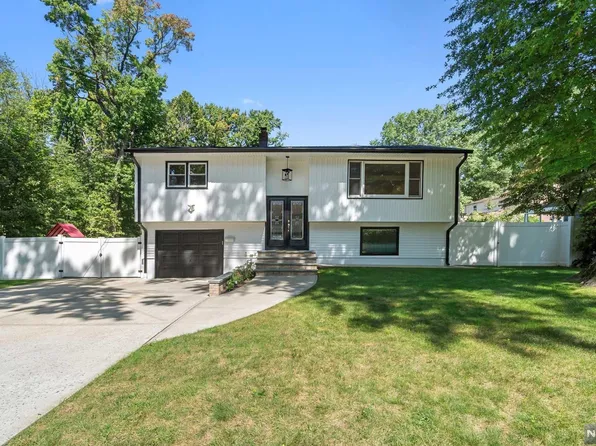 137 Maple Ave, New Milford, NJ 07646