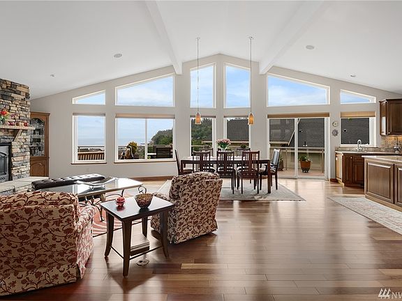 5th image of 1028 Shorecrest Pl