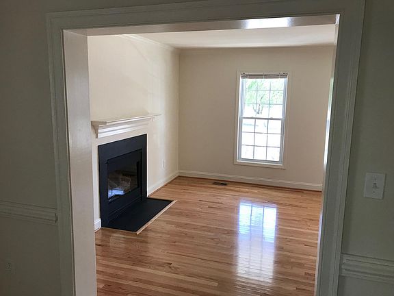 3rd image of 750 N Buchanan St