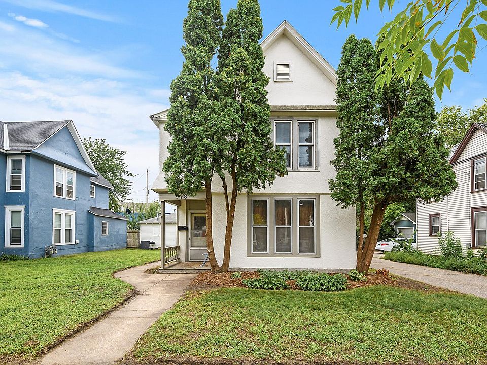 1st image of 918 18 1/2st Ave NE #2