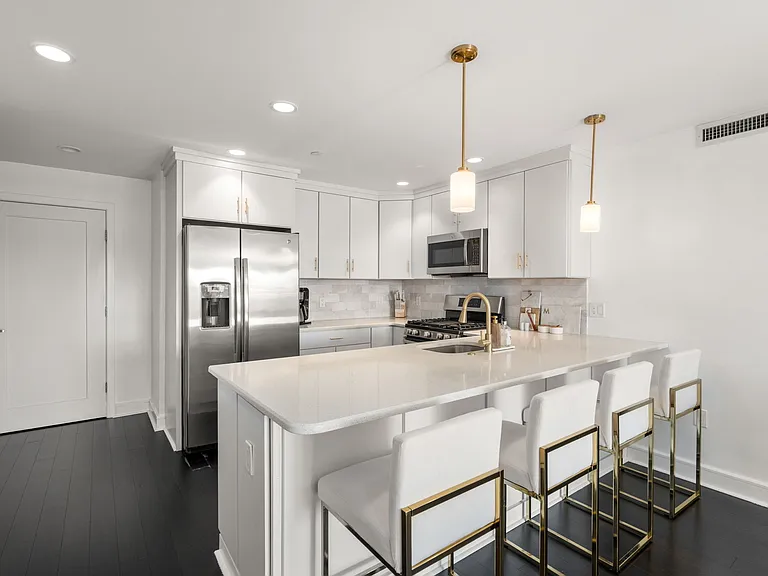 770 Washington Ave #404 — Photo 8