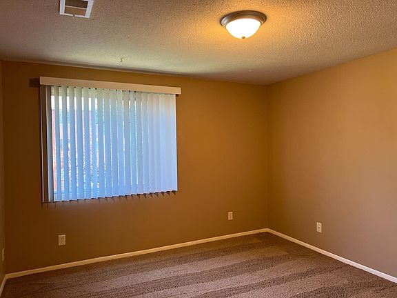 5th image of 2612 S 70th St #46
