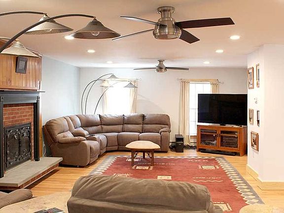 4th image of 8543 Bacon Dr