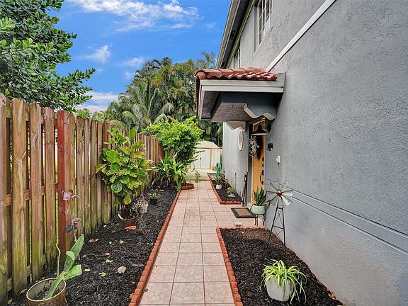 4th image of 11061 NW 1st Street