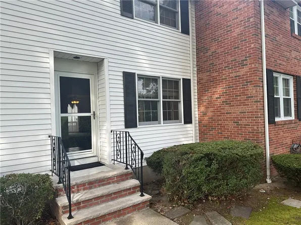 108 Forestwood Dr, North Providence, RI 02904