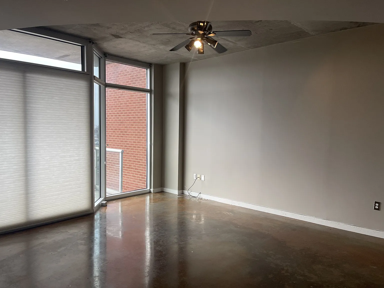 1 bed, 843 sqft, $2,200 — Photo 3