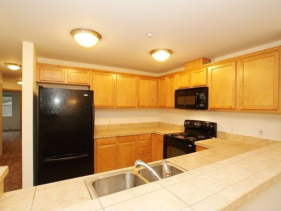 3rd image of 1652 25th Pl NE