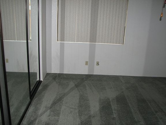 5th image of 26709 Syracuse Ct