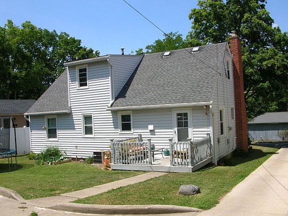 3rd image of 119 Banning Ave