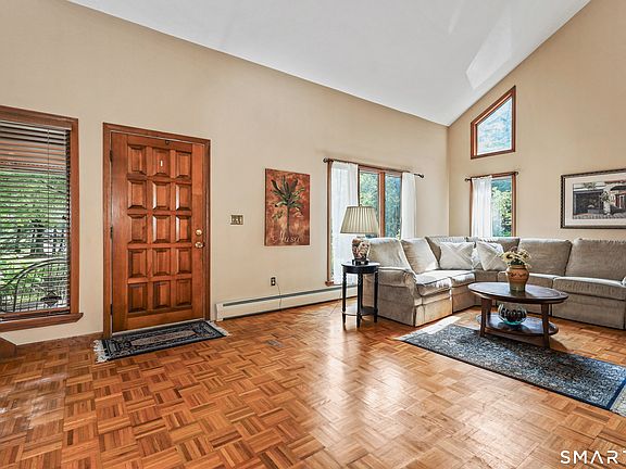 4th image of 459 Bayberry Drive