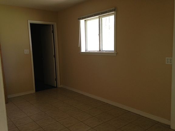 5th image of 903 Roselawn Ave