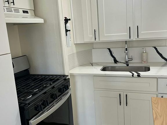 3rd image of 90 Mount Hermon Way APT 3