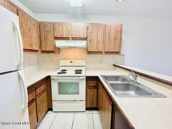 3rd image of 3165 South St