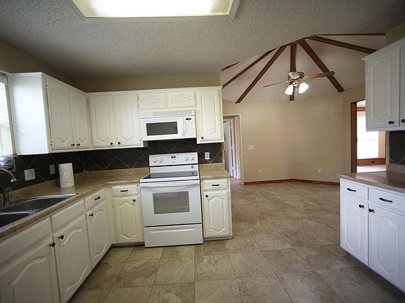 4th image of 3301 Topeka Ct