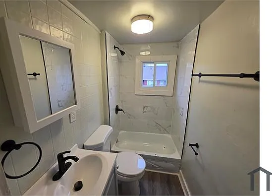 12713 Signet Ave #UP — Photo 4
