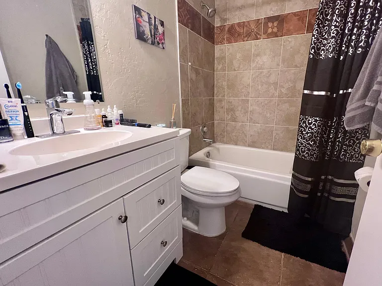 5105 E 2nd St #I — Photo 7
