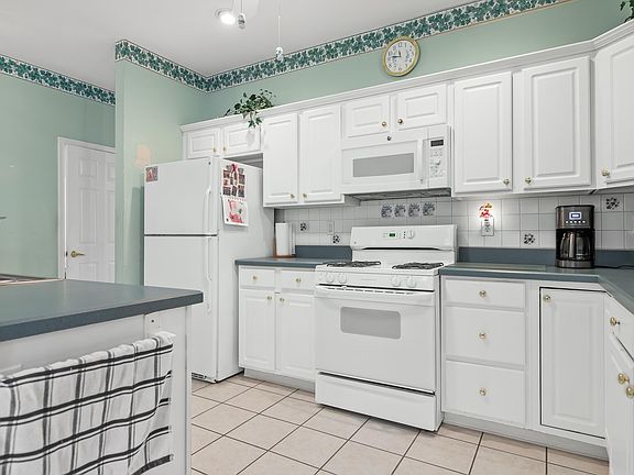 2nd image of 553 Falmouth Ct