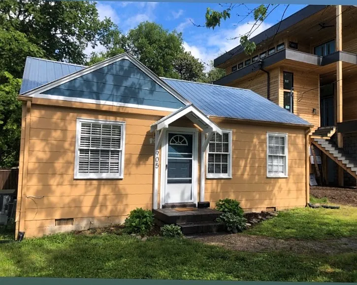 2 bed, 1087 sqft, $2,400 — Photo 1