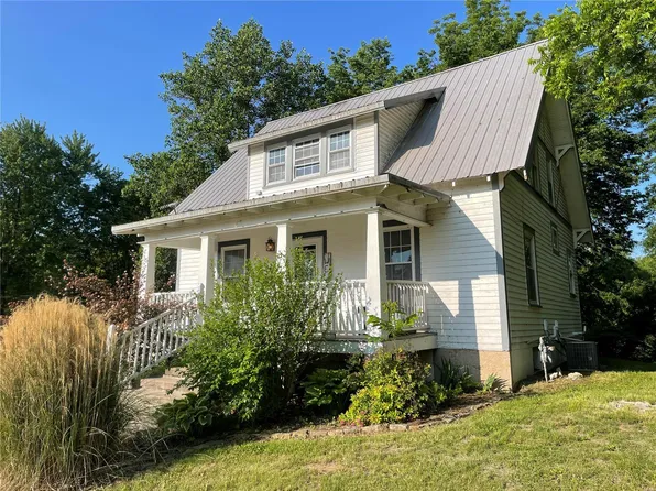 401 N 6th St, Elsberry, MO 63343