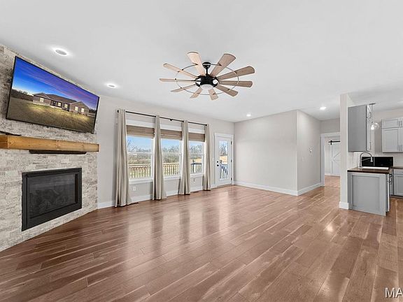 4th image of 191 Falcon Pointe Dr