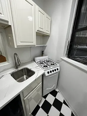 Rented by Salon Realty Corp | media 7