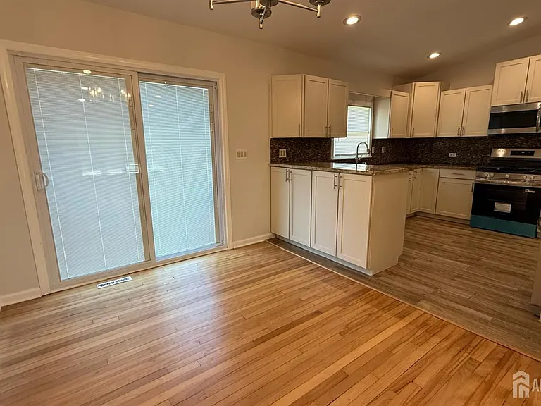 56 Grace Dr — Photo 6