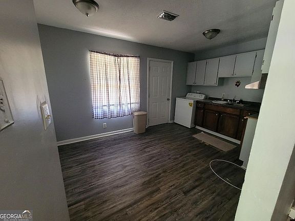 3rd image of 1106 E Society Ave
