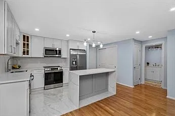 1 bed, 1.0 bath, 760 sqft, $2,500 — Photo 1